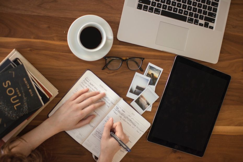 working_at_desk